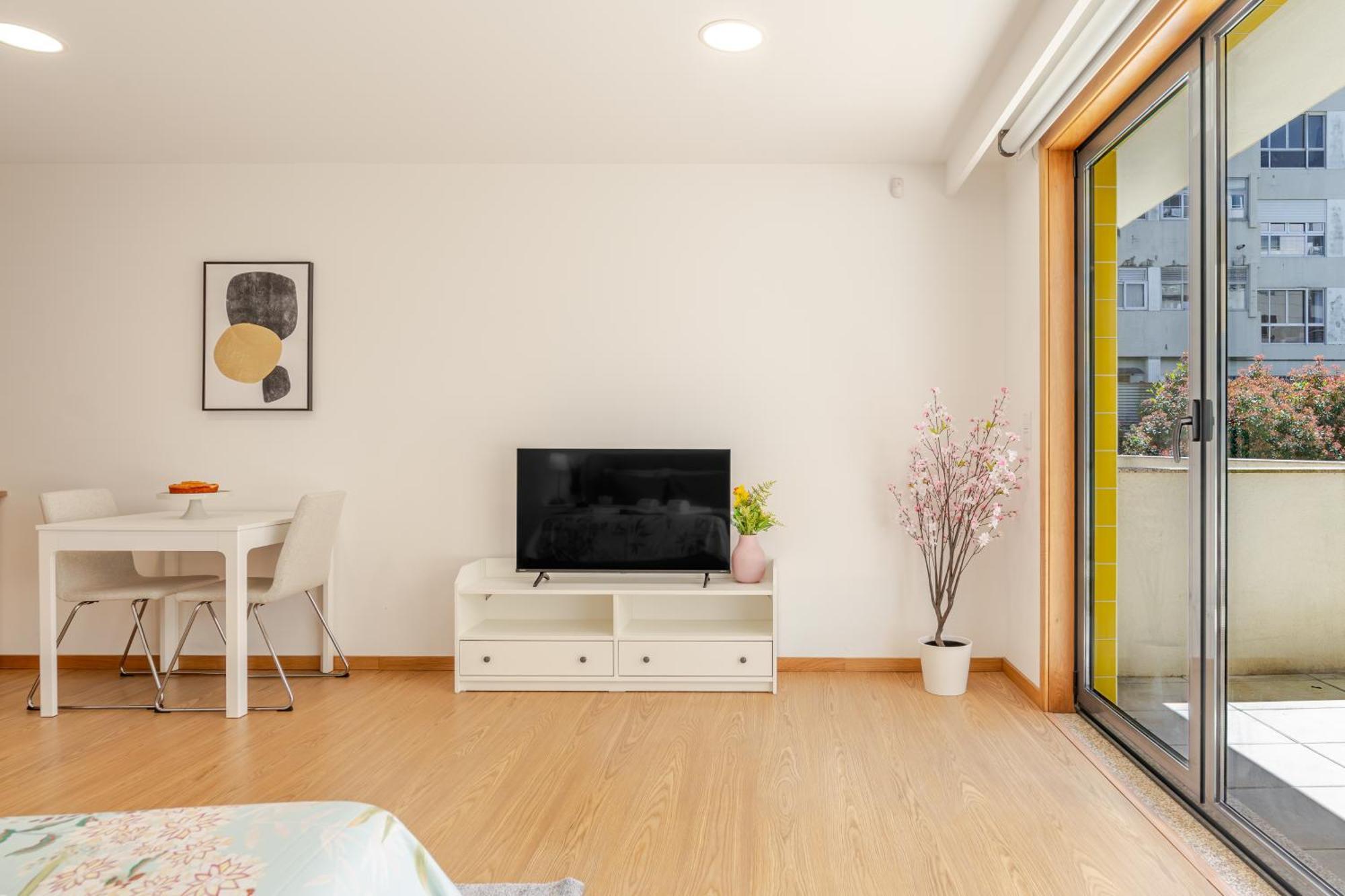 Host Wise Stylish With Garage *