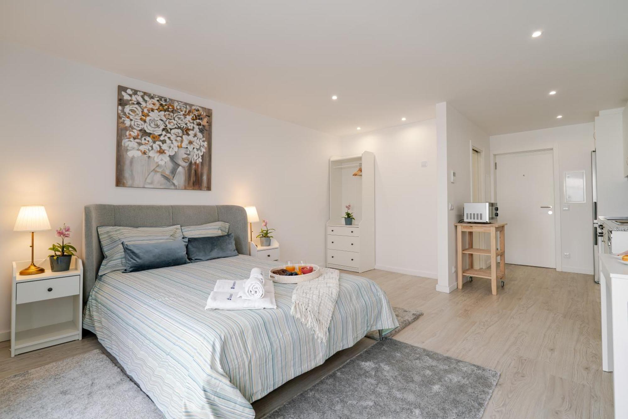 Hostwise - Modern & Bright