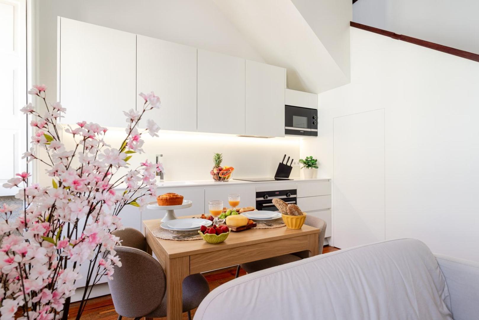 Hostwise - Bright Flat In Historic Foz House *