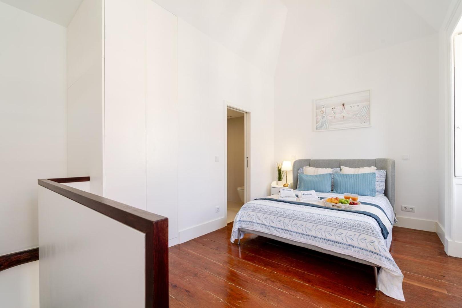 Hostwise - Bright Flat In Historic Foz House * Porto
