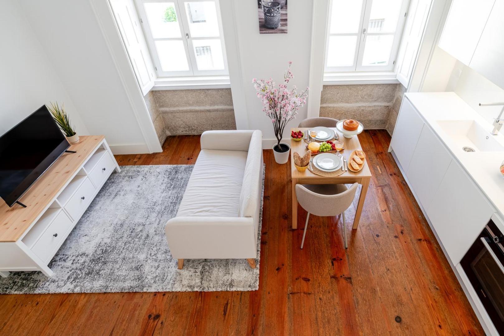 Apartment Hostwise - Bright Flat In Historic Foz House