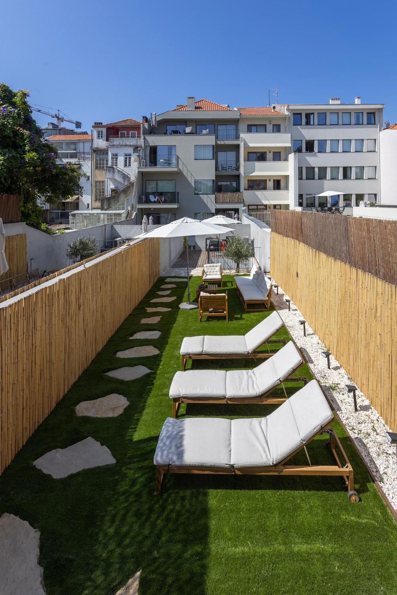 Liiiving In - Pool Paradise Porto