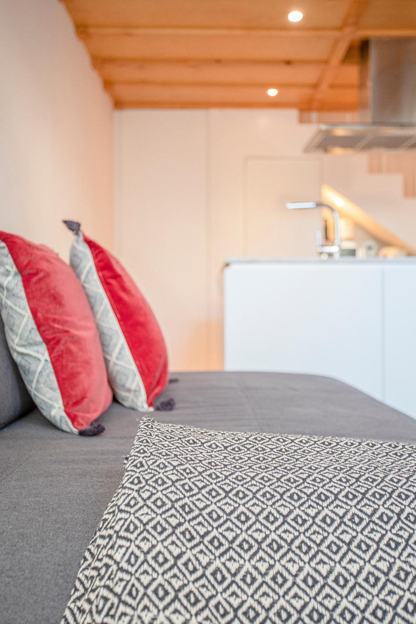 Liiiving In - Garden Light Mezzanine Apartment *