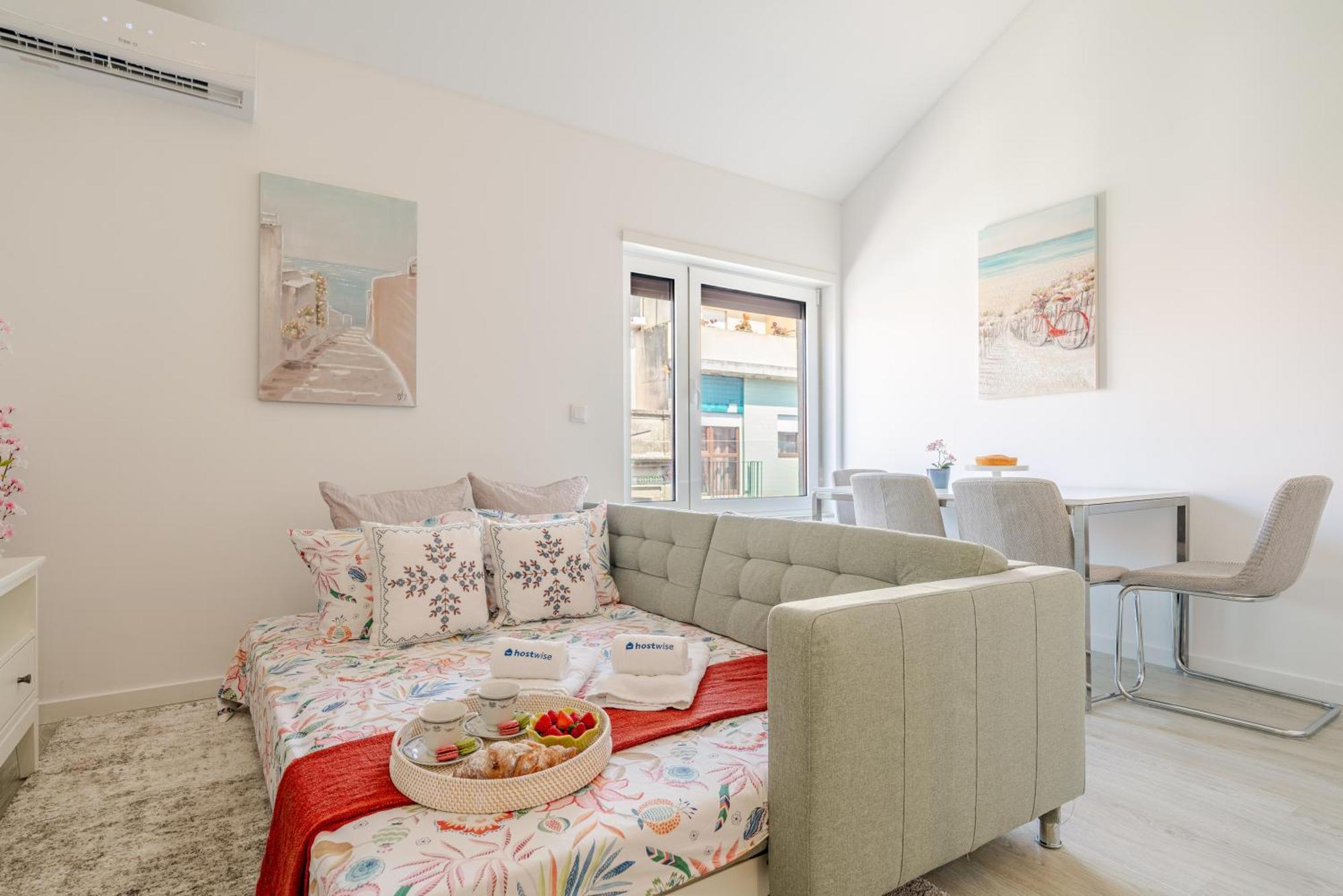 Hostwise - Modern & Bright