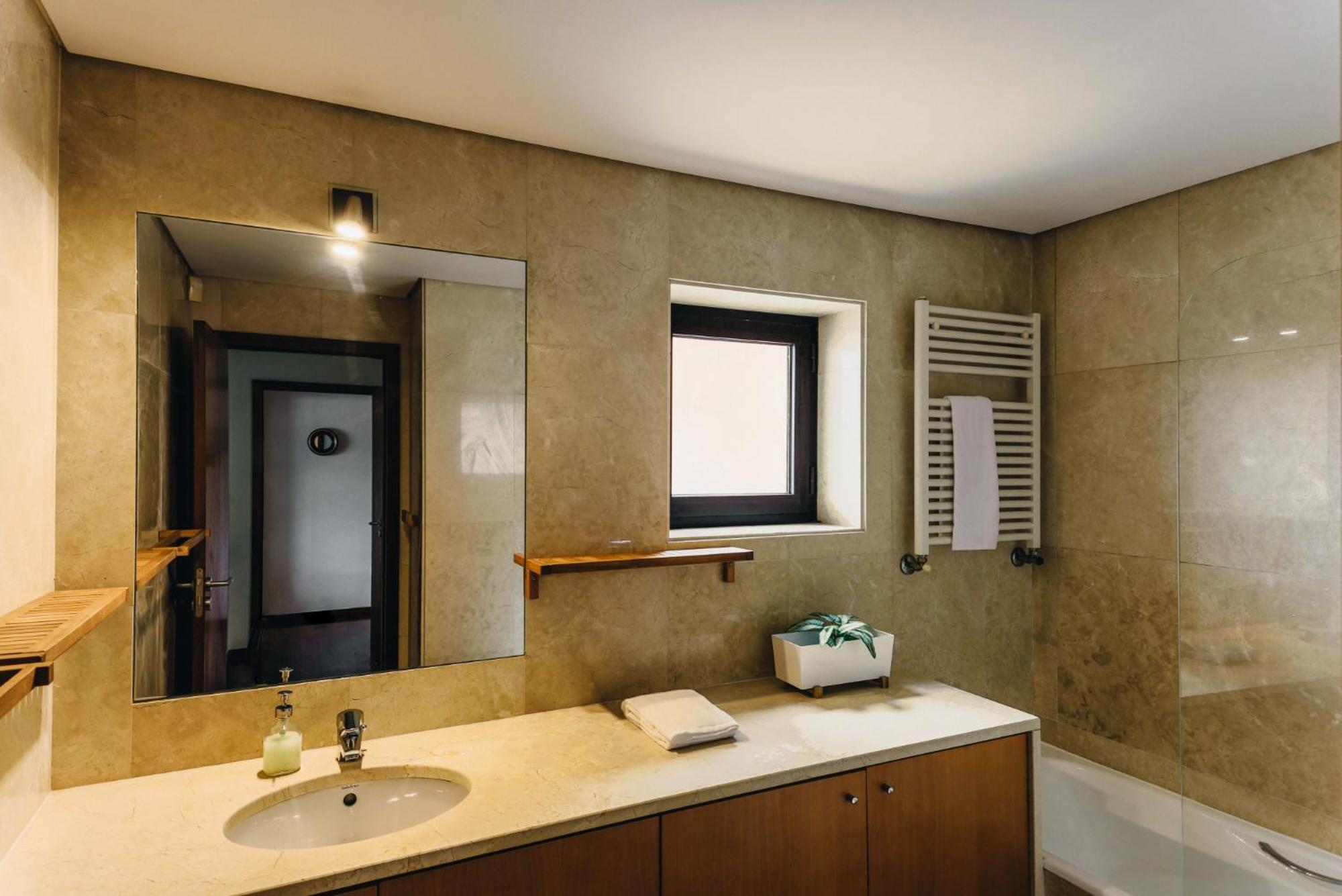 Douro Riverfront 2br With Private Terrace & Garage *