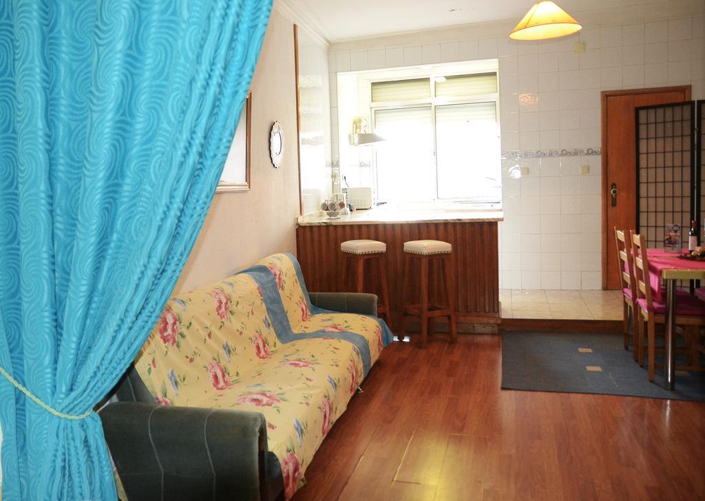 Blue Door 105 Belmonte St. Central Porto
