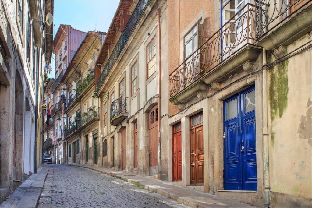 Blue Door 105 Belmonte St. Central Apartment *