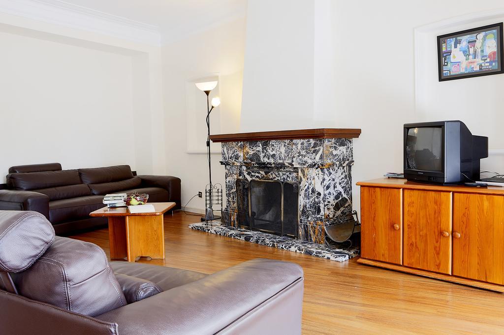 Downtown With Terrace - 4 Bedrooms Apartment *