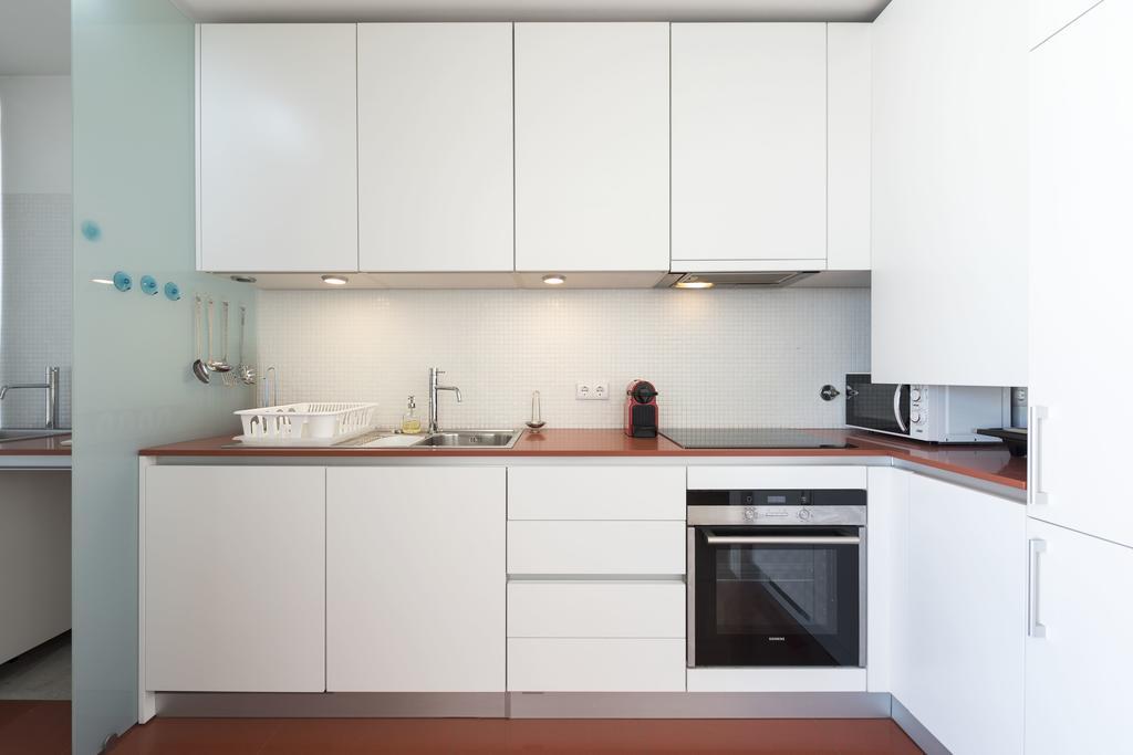 Apartment Lovelystay - Casas Brancas - Modern Apartment With Balcony & Free Private Parking