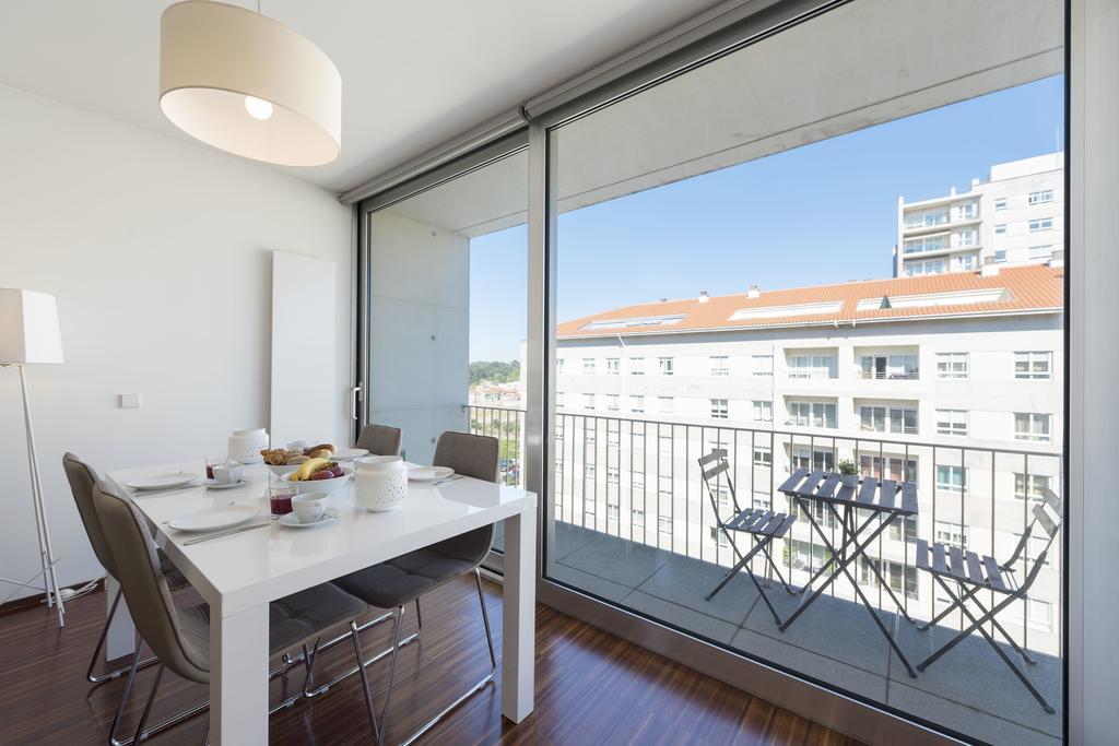Apartment Lovelystay - Casas Brancas - Modern Apartment With Balcony & Free Private Parking