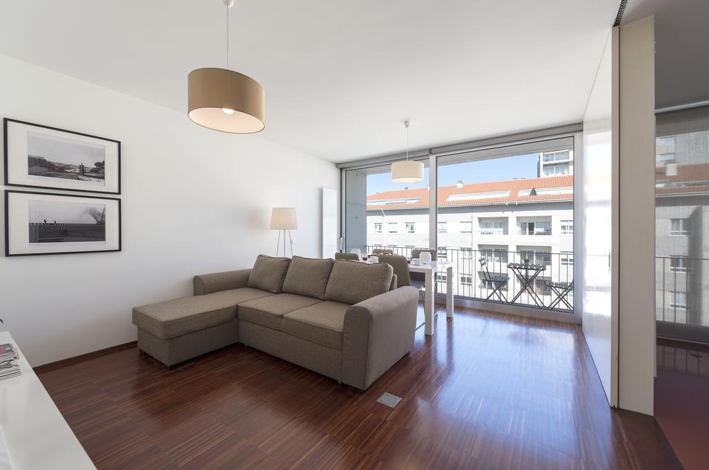 Apartment Lovelystay - Casas Brancas - Modern Apartment With Balcony & Free Private Parking *