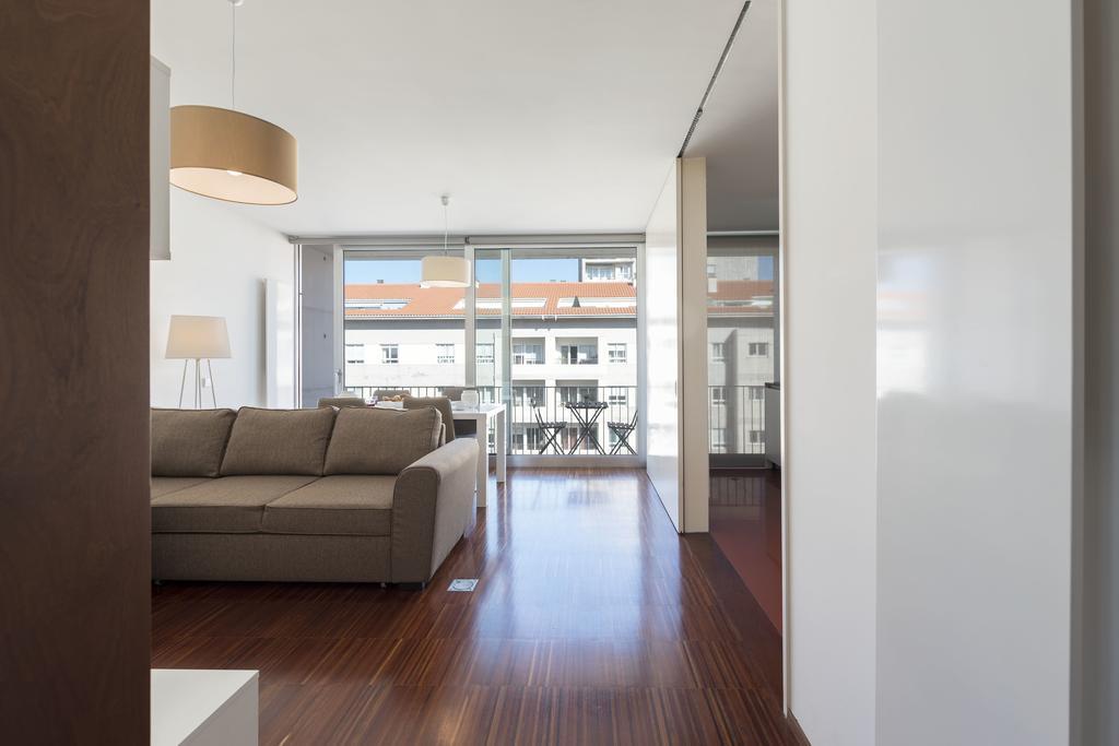 Lovelystay - Casas Brancas - Modern Apartment With Balcony & Free Private Parking *