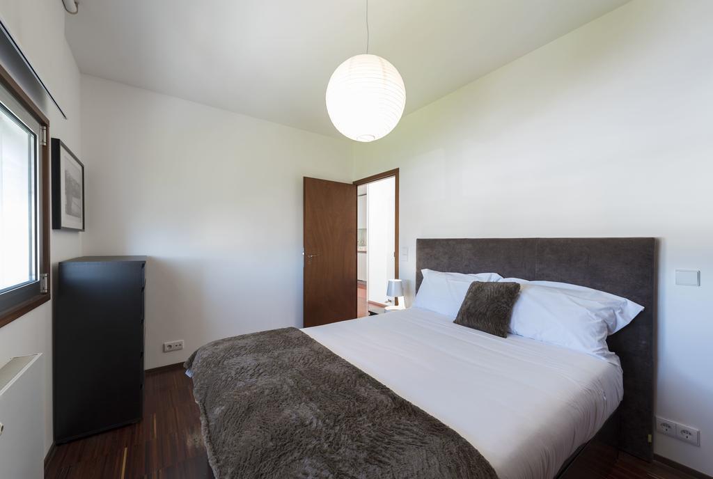 Lovelystay - Casas Brancas - Modern Apartment With Balcony & Free Private Parking Apartment *