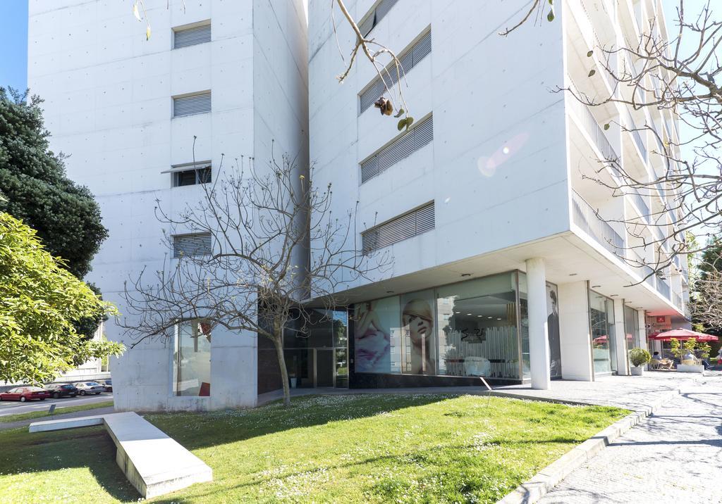 Lovelystay - Casas Brancas - Modern Apartment With Balcony & Free Private Parking *