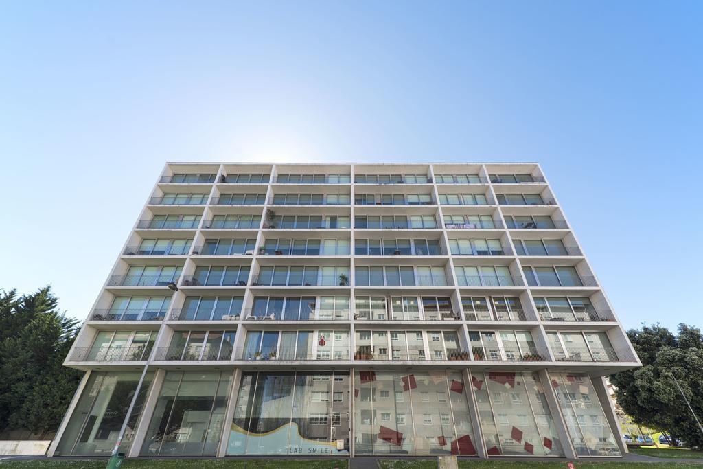 Lovelystay - Casas Brancas - Modern Apartment With Balcony & Free Private Parking