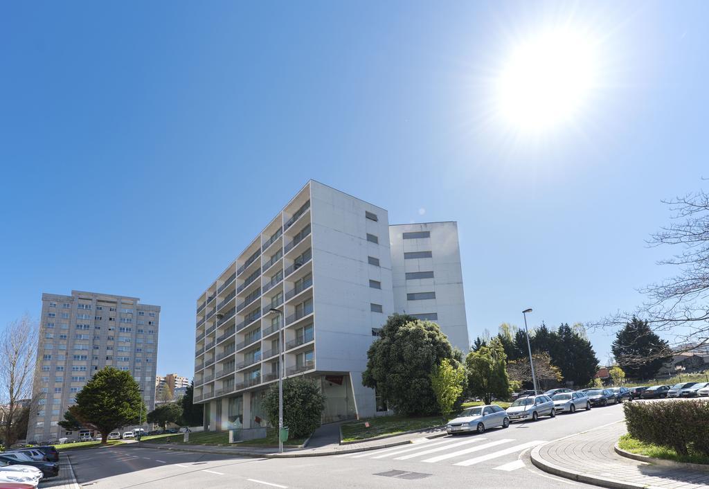 Lovelystay - Casas Brancas - Modern Apartment With Balcony & Free Private Parking *