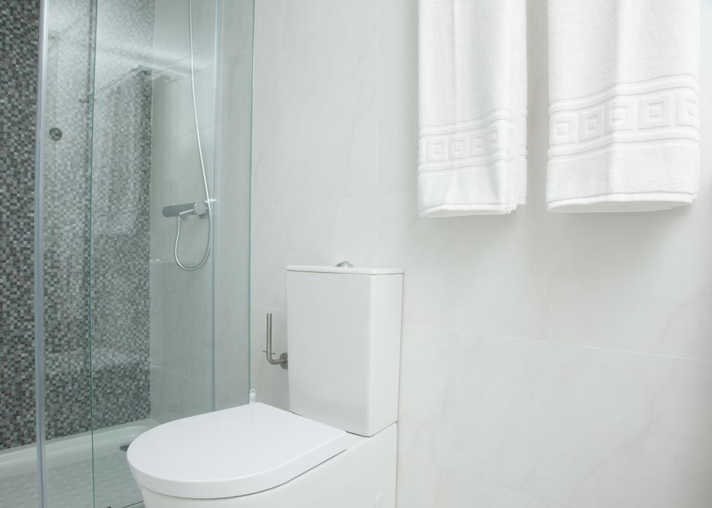 White Almada Apartment *