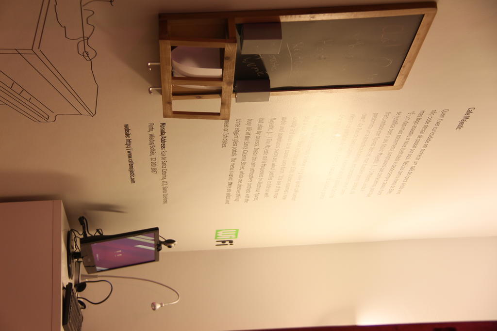 Oporto Excentric Surf / Design Hostel Porto