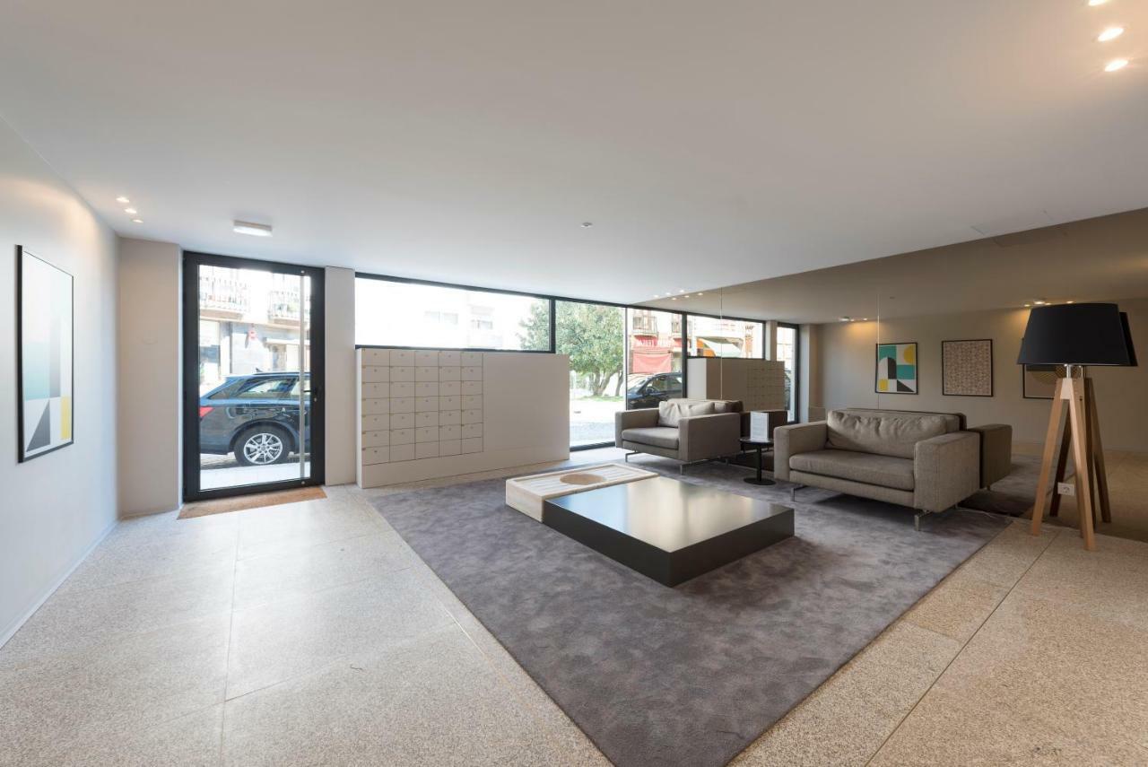 Lovelystay - Downtown Balcony With Free Parking * Porto