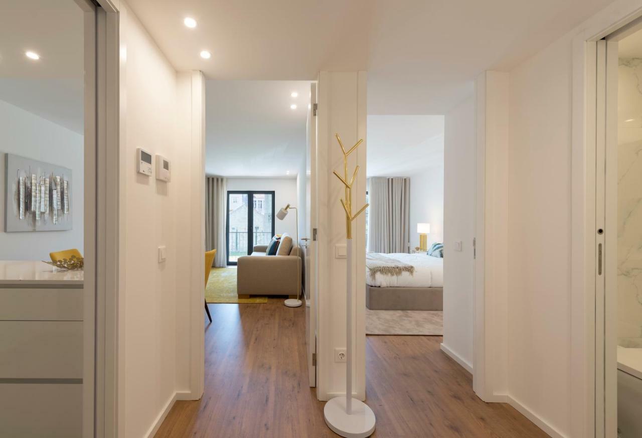 Lovelystay - Downtown Balcony With Free Parking Apartment *
