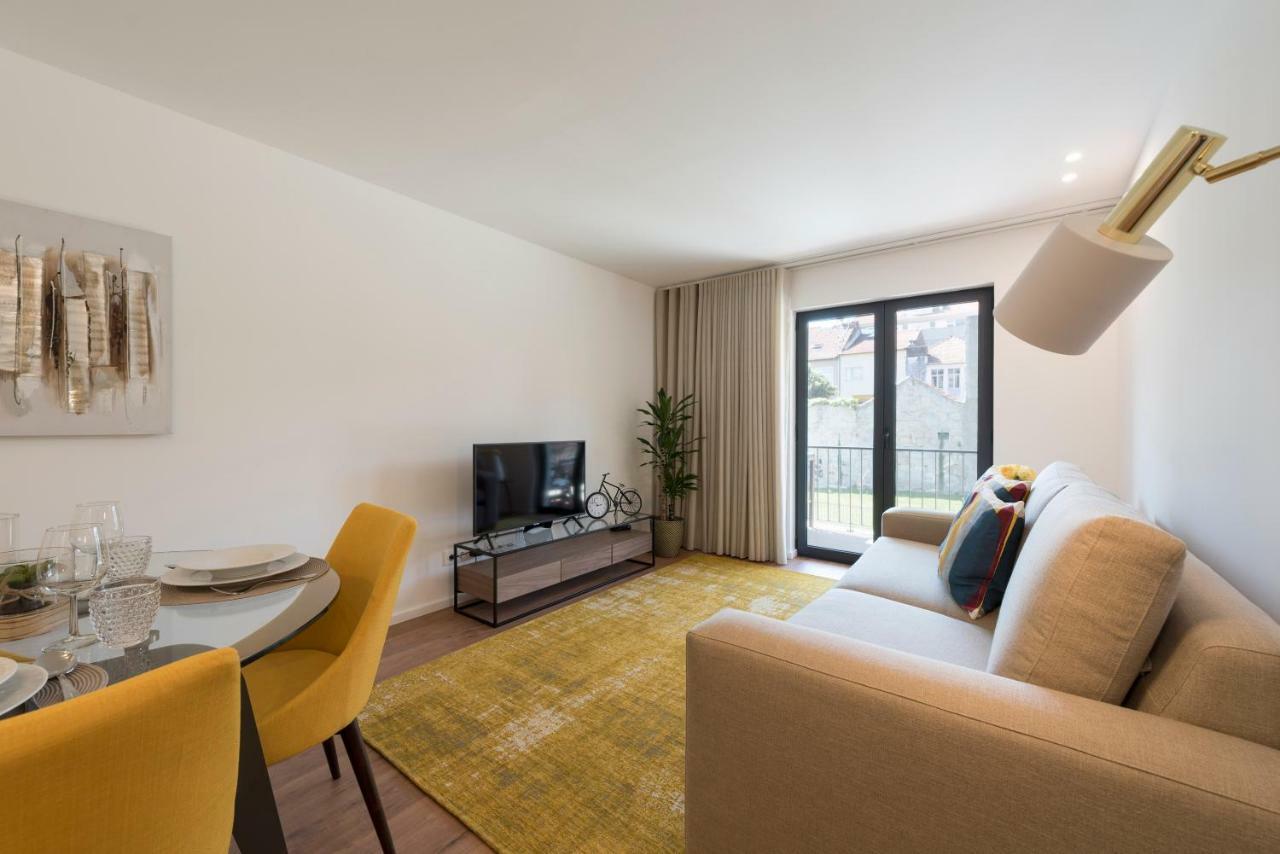 Lovelystay - Downtown Balcony With Free Parking * Porto