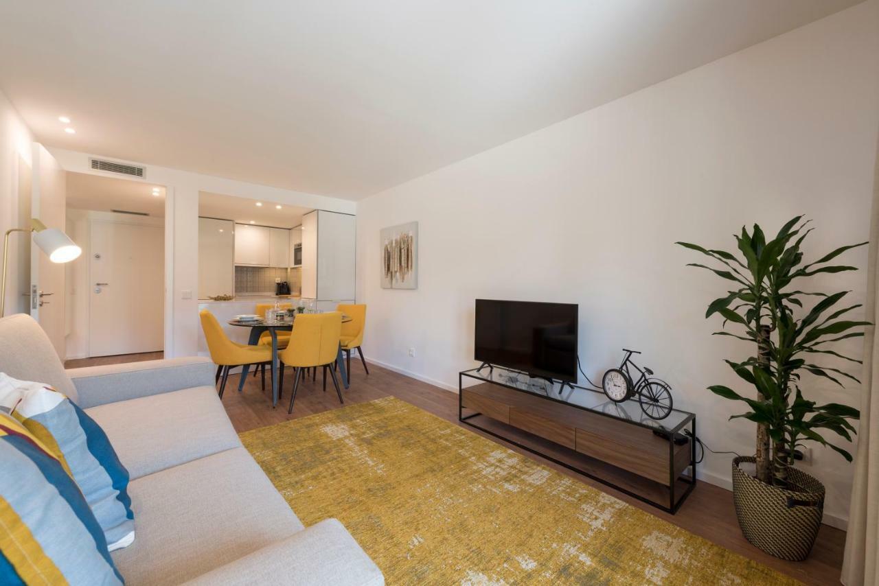 Apartment Lovelystay - Downtown Balcony With Free Parking *