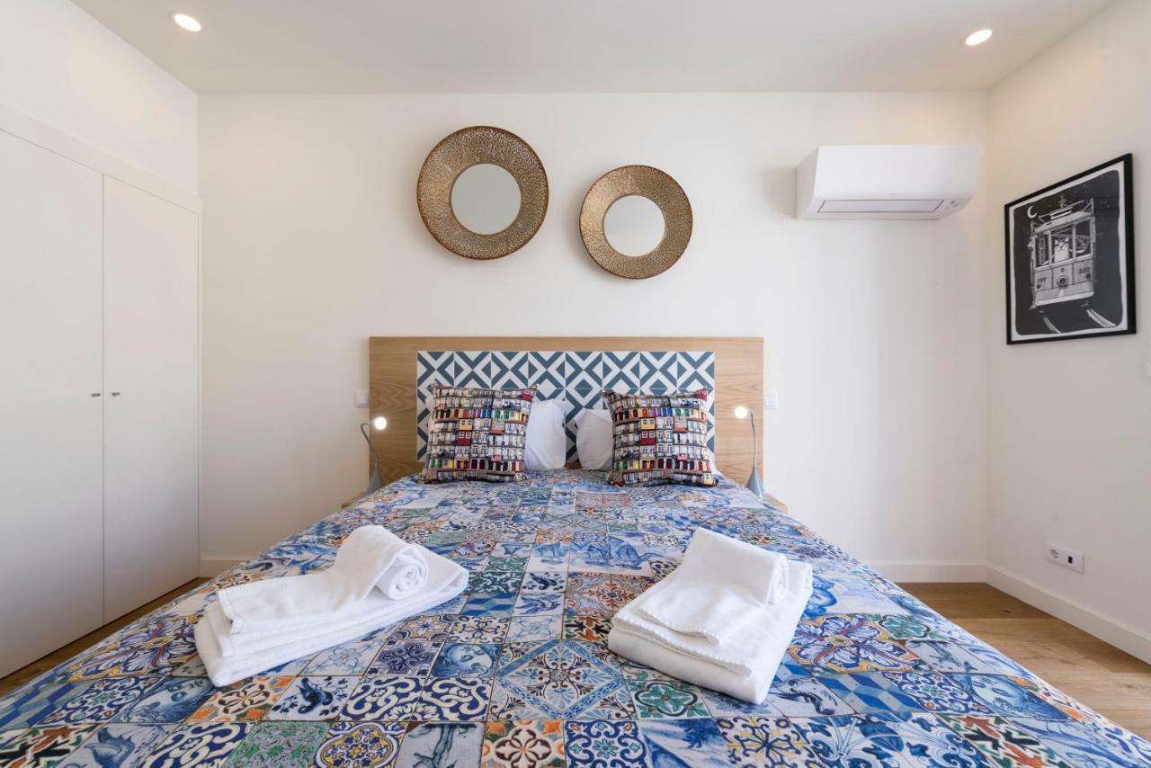 Contemporary Flat Near Sao Bento By Lovelystay * Porto