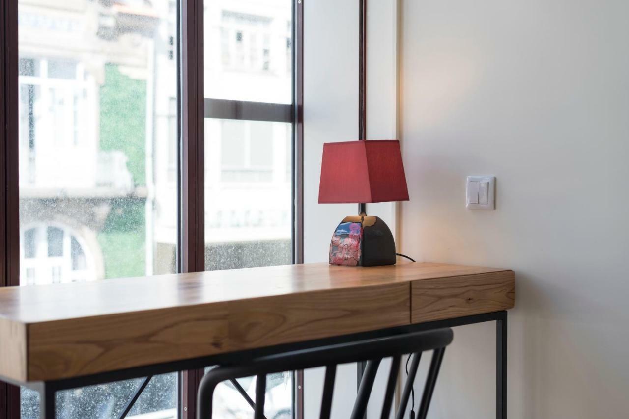 Contemporary Flat Near Sao Bento By Lovelystay * Porto