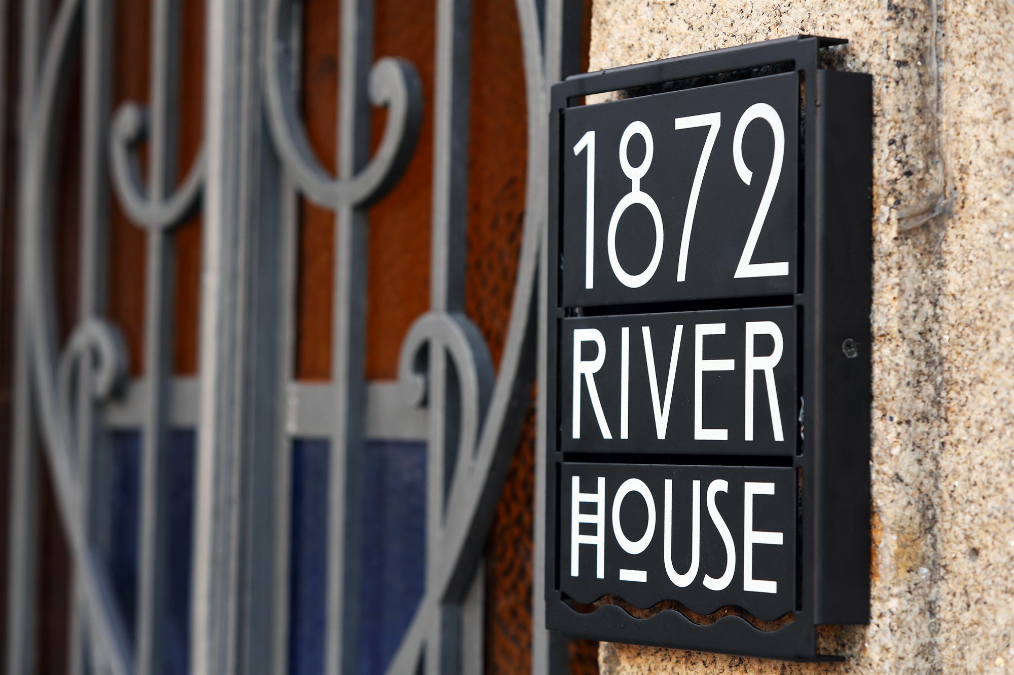 1872 River House By Olivia 4*