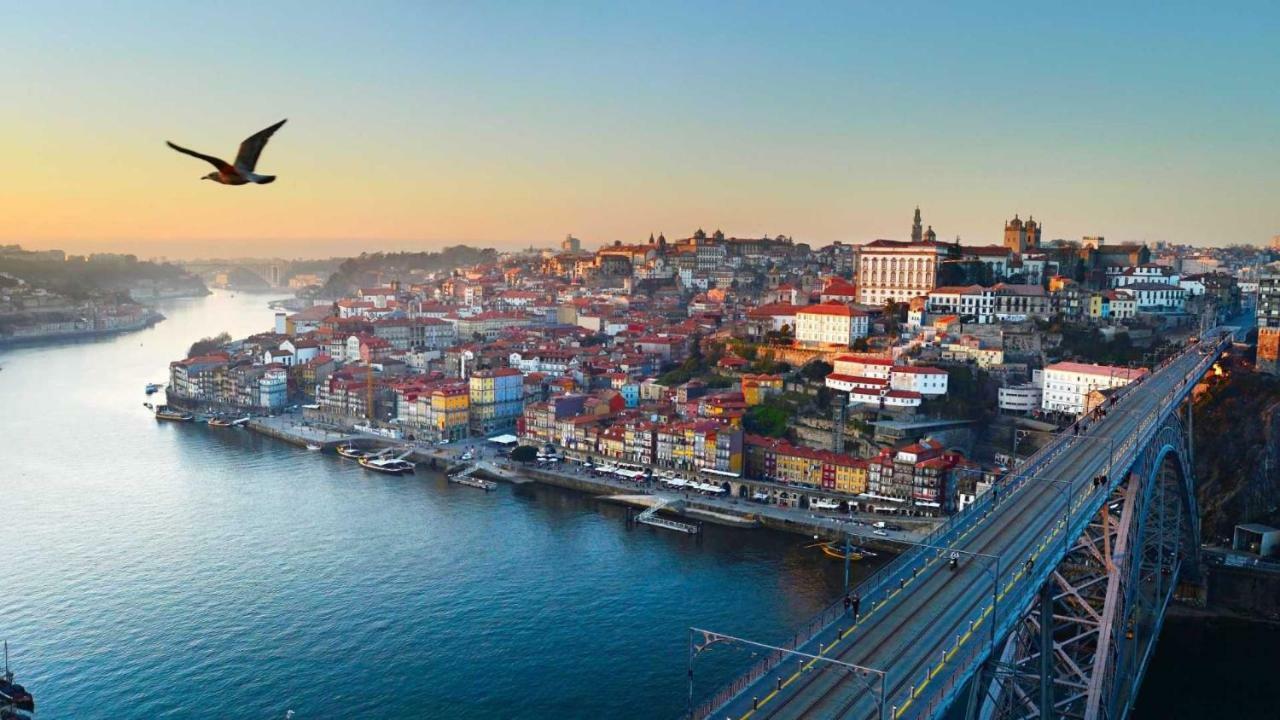 Essence Porto