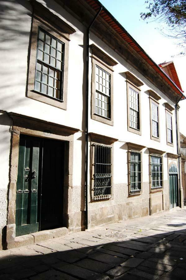 Manor House Apartment *