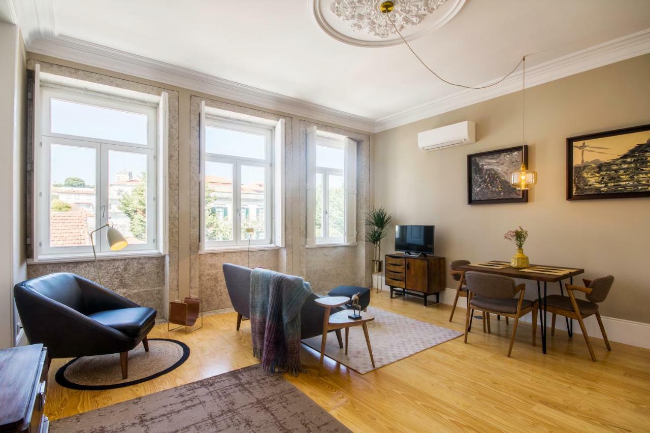 Graceful Design In By Cozzy Homes Apartment Porto