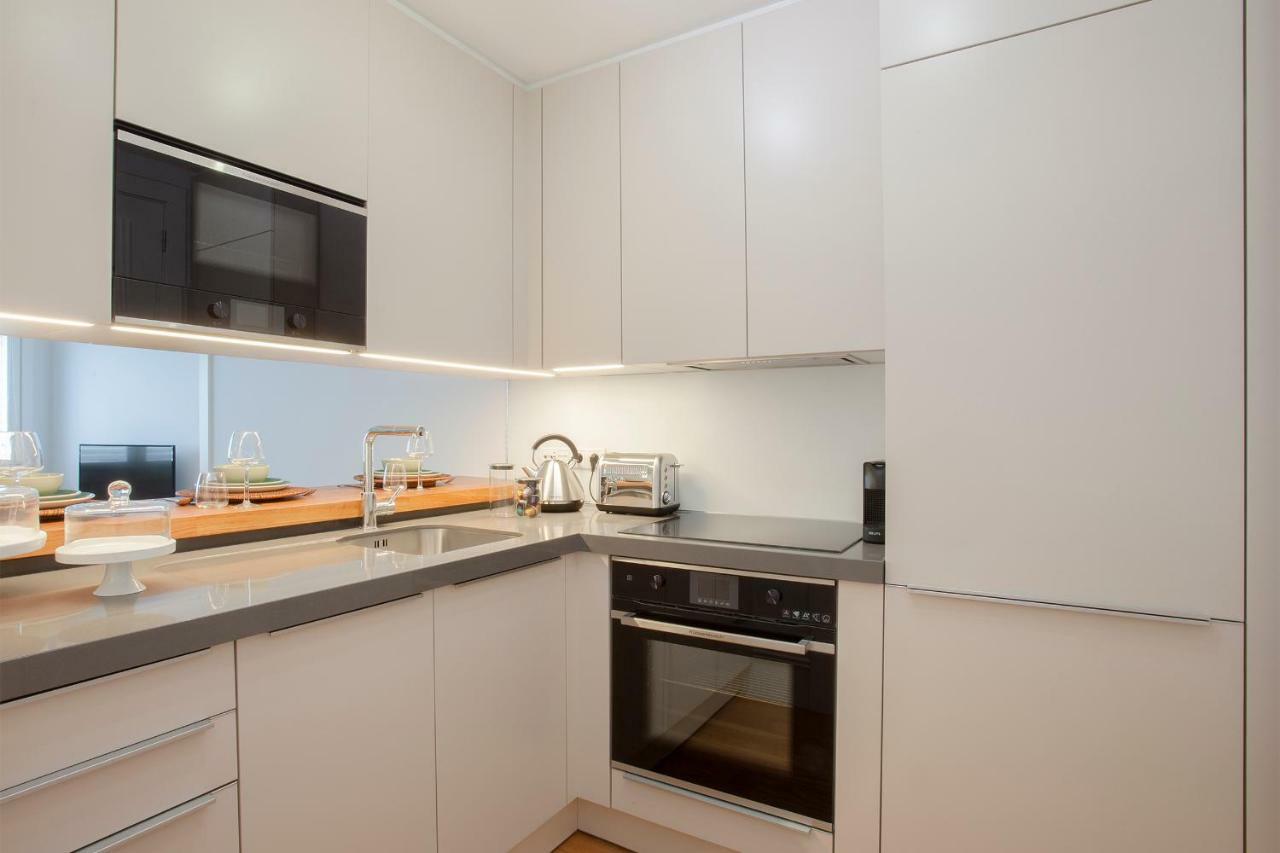 Liiiving In | Aliados Luxury Apartment