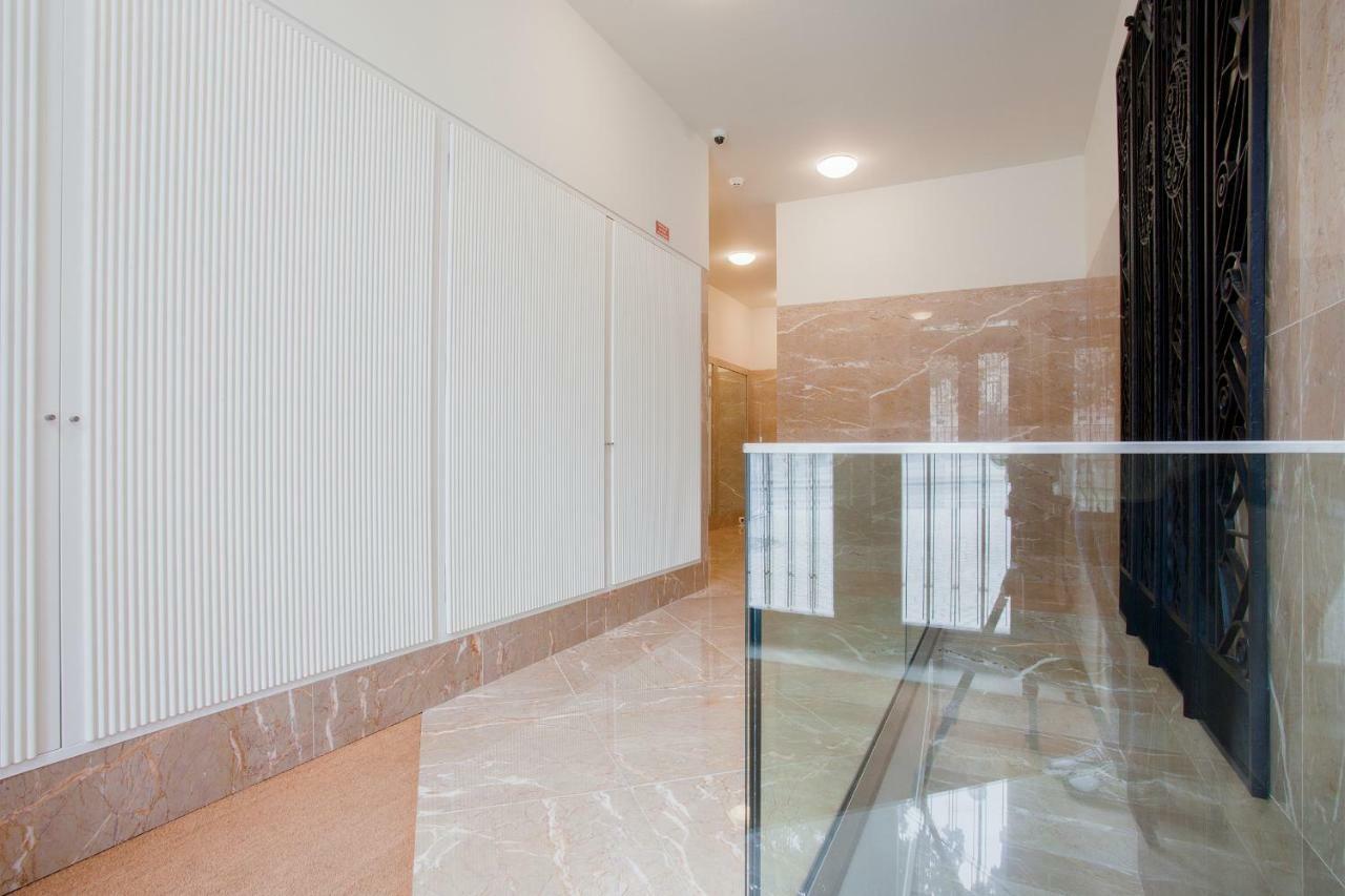 Liiiving In | Aliados Luxury Apartment