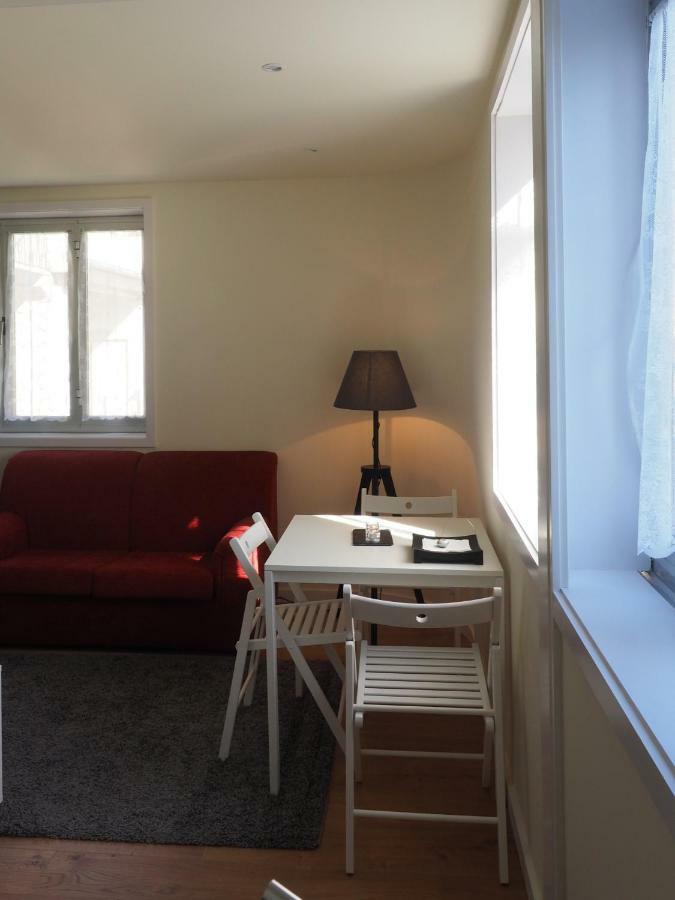 Rua De Entreparedes, 62, 2ºn Apartamento Apartment *