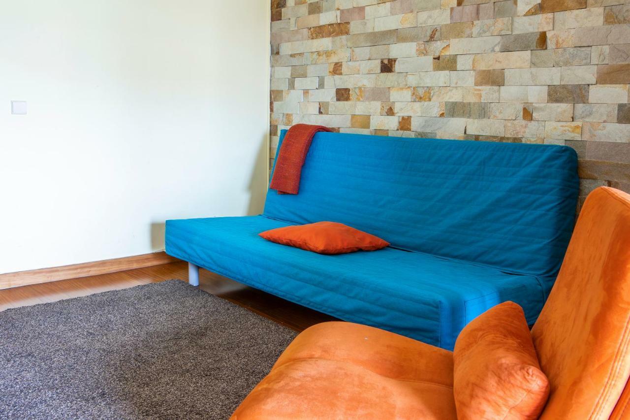 Orange Apartment *