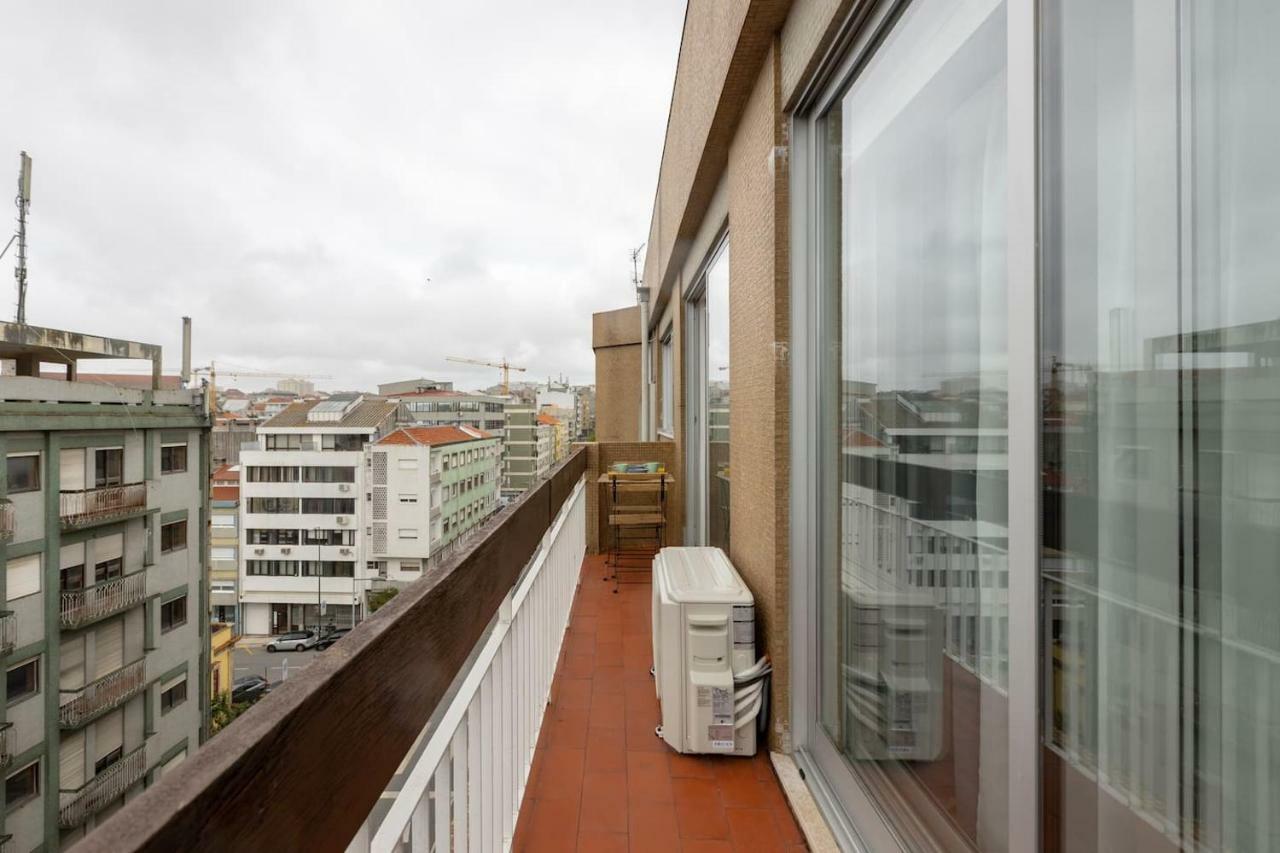 Trindade Sunny Downtown With Balcony & Ac Porto