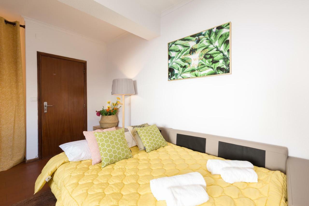 2 Comfy Bright Flats With Netflix Porto