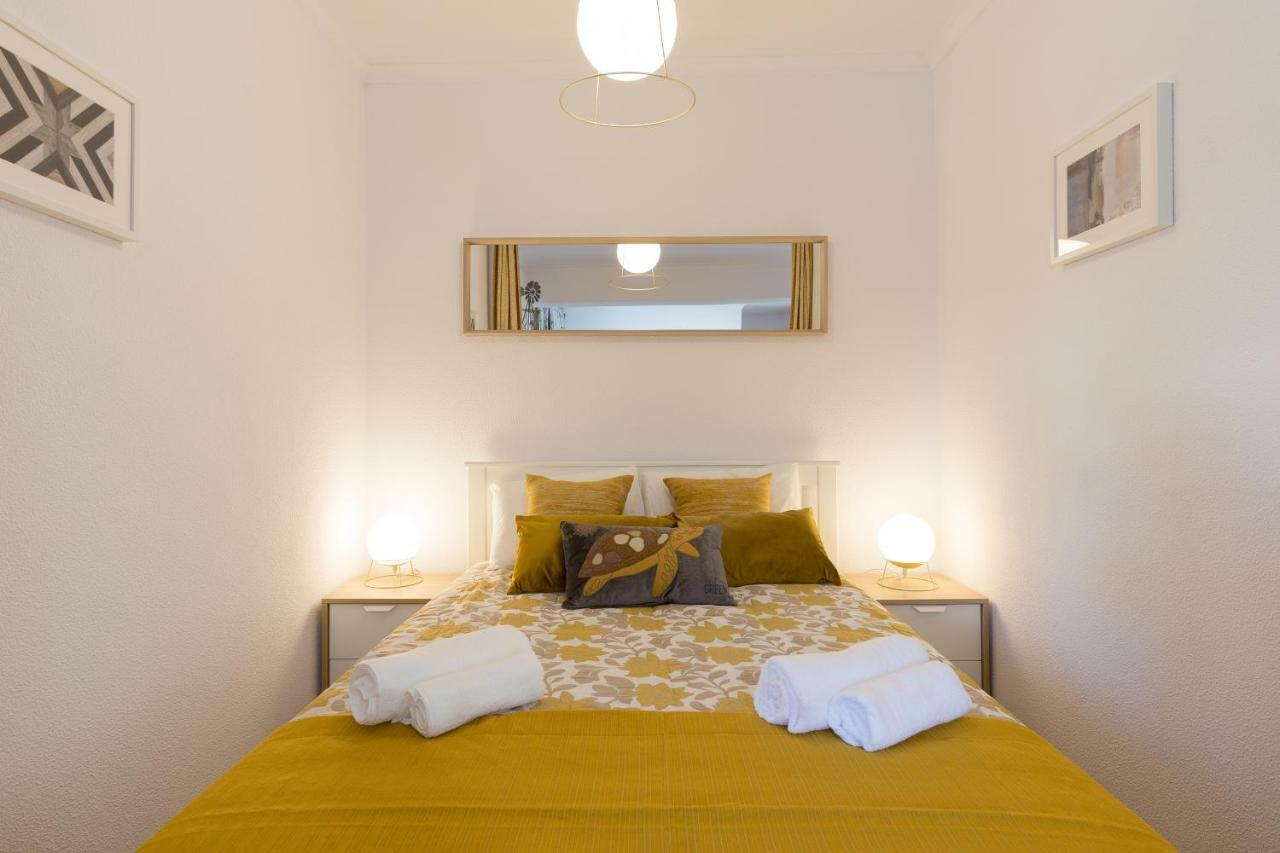 2 Comfy Bright Flats With Netflix *