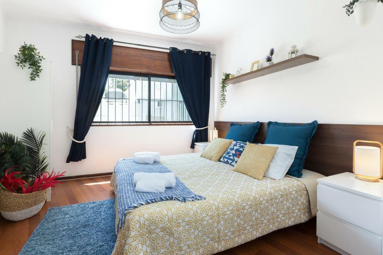 2 Comfy Bright Flats With Netflix *