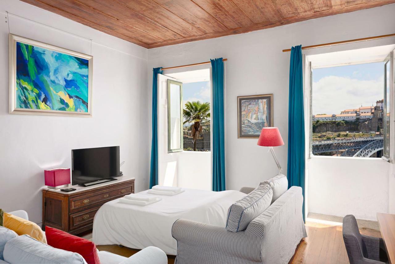Manor House Apartment *