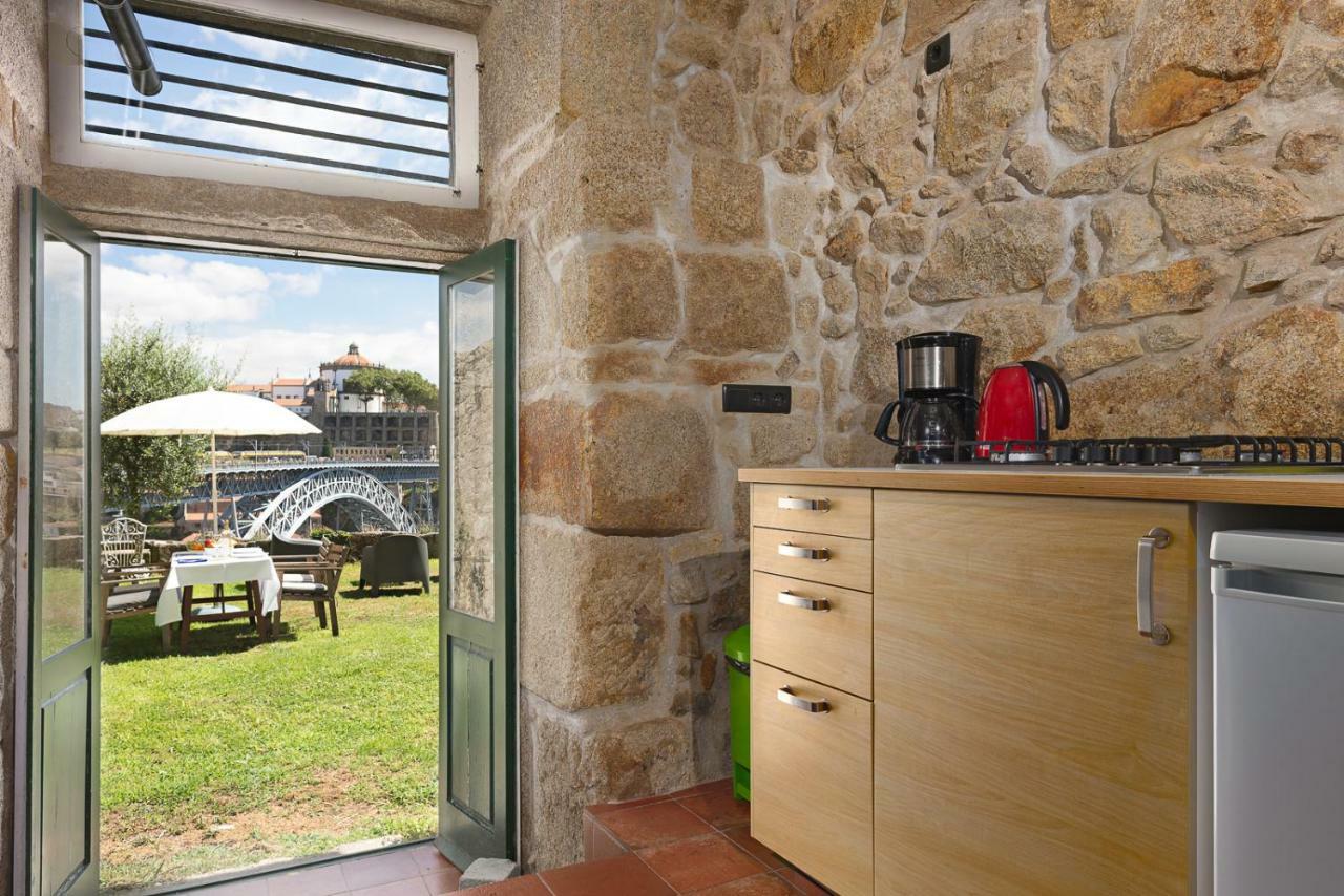 Manor House Apartment *