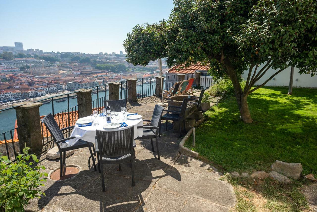 Manor House Apartment *