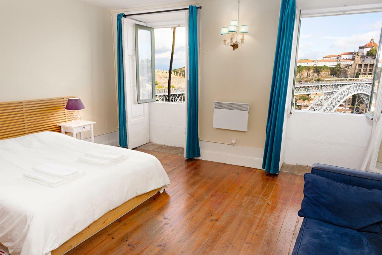 Manor House Apartment *