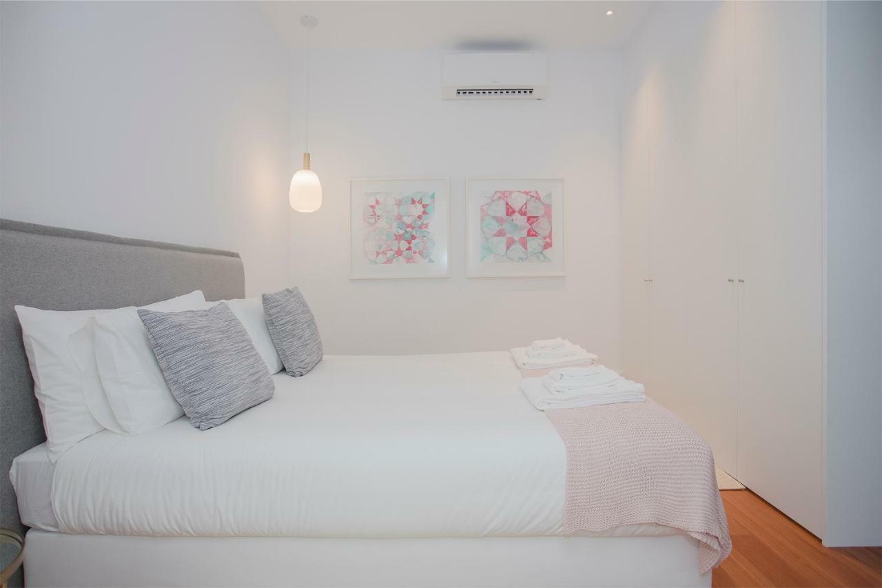Liiiving In | Aliados Luxury Apartment