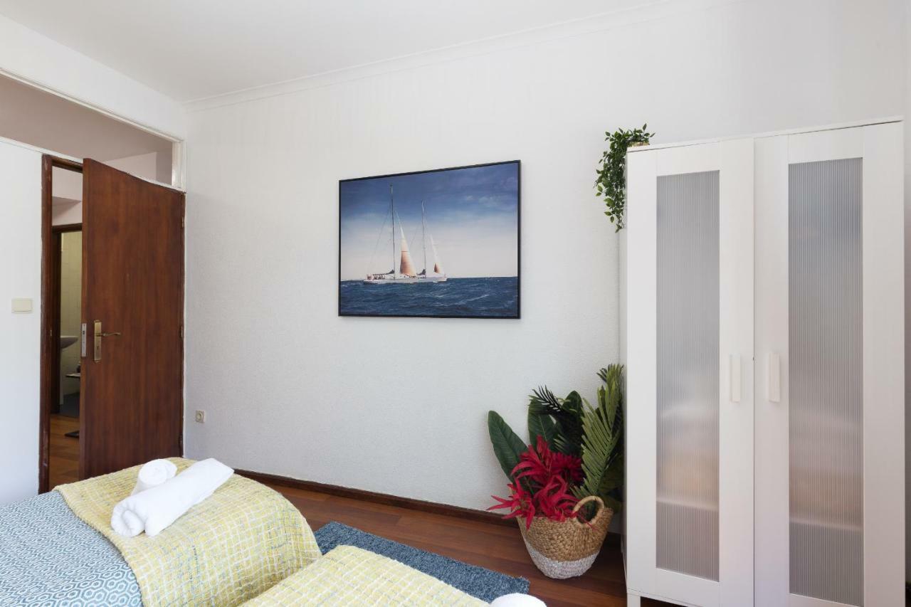2 Comfy Bright Flats With Netflix *