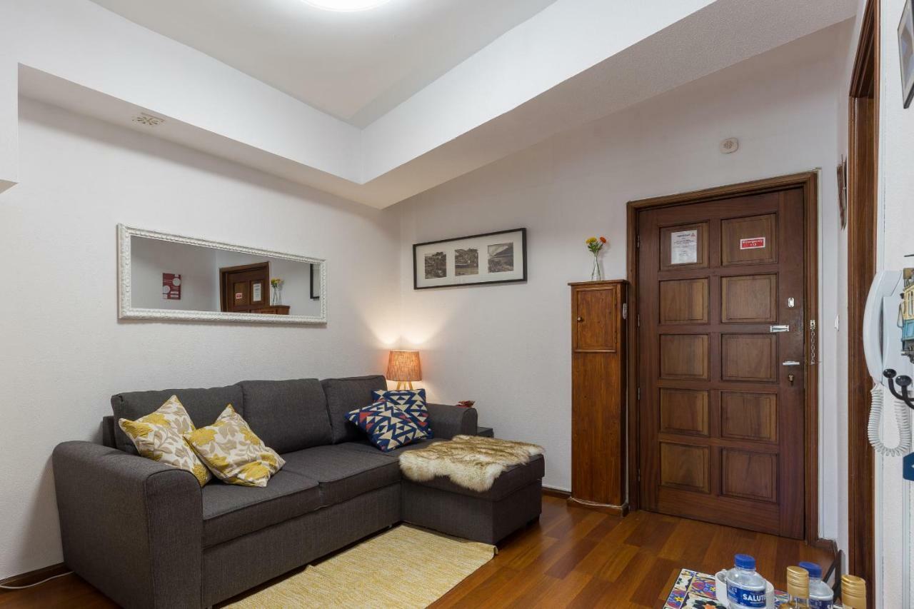 2 Comfy Bright Flats With Netflix Porto