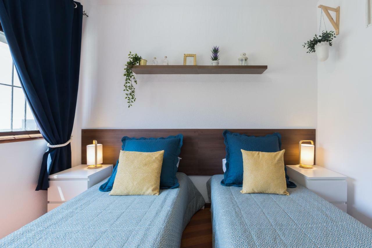 2 Comfy Bright Flats With Netflix