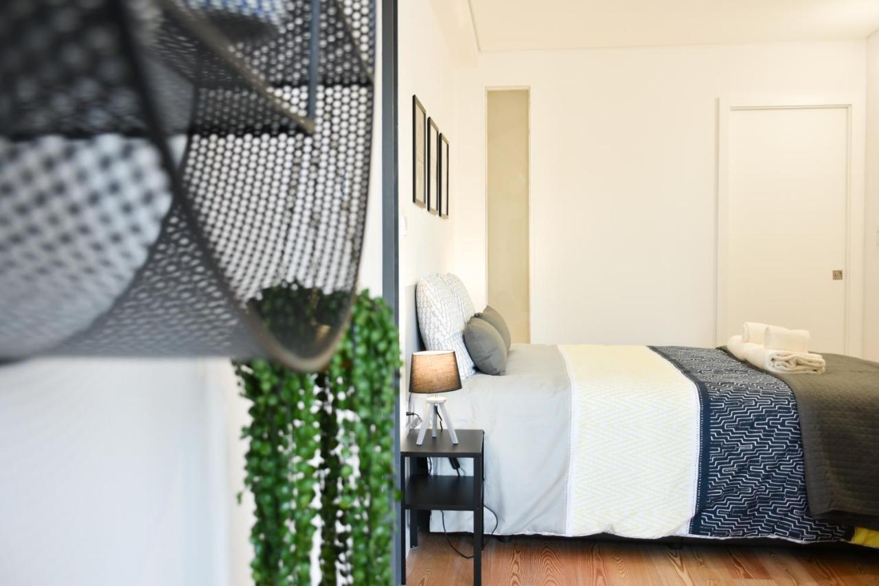 Comfortable&central W/balcony-9 Min Walk Trindade Apartment Porto
