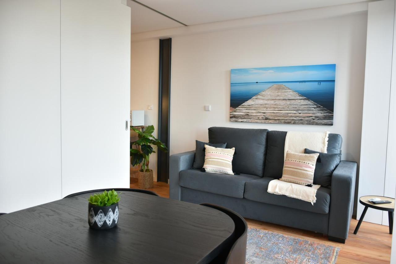 Apartment Comfortable&central W/balcony-9 Min Walk Trindade *